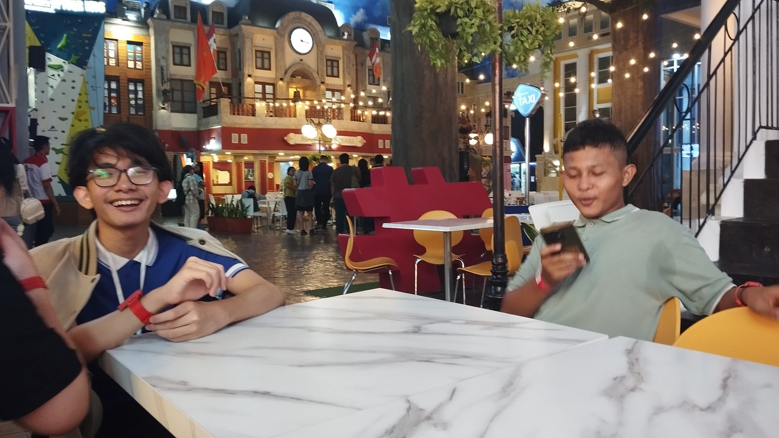 Outing Paket B & C: Serunya Belajar Profesi di Teenzania Jakarta!